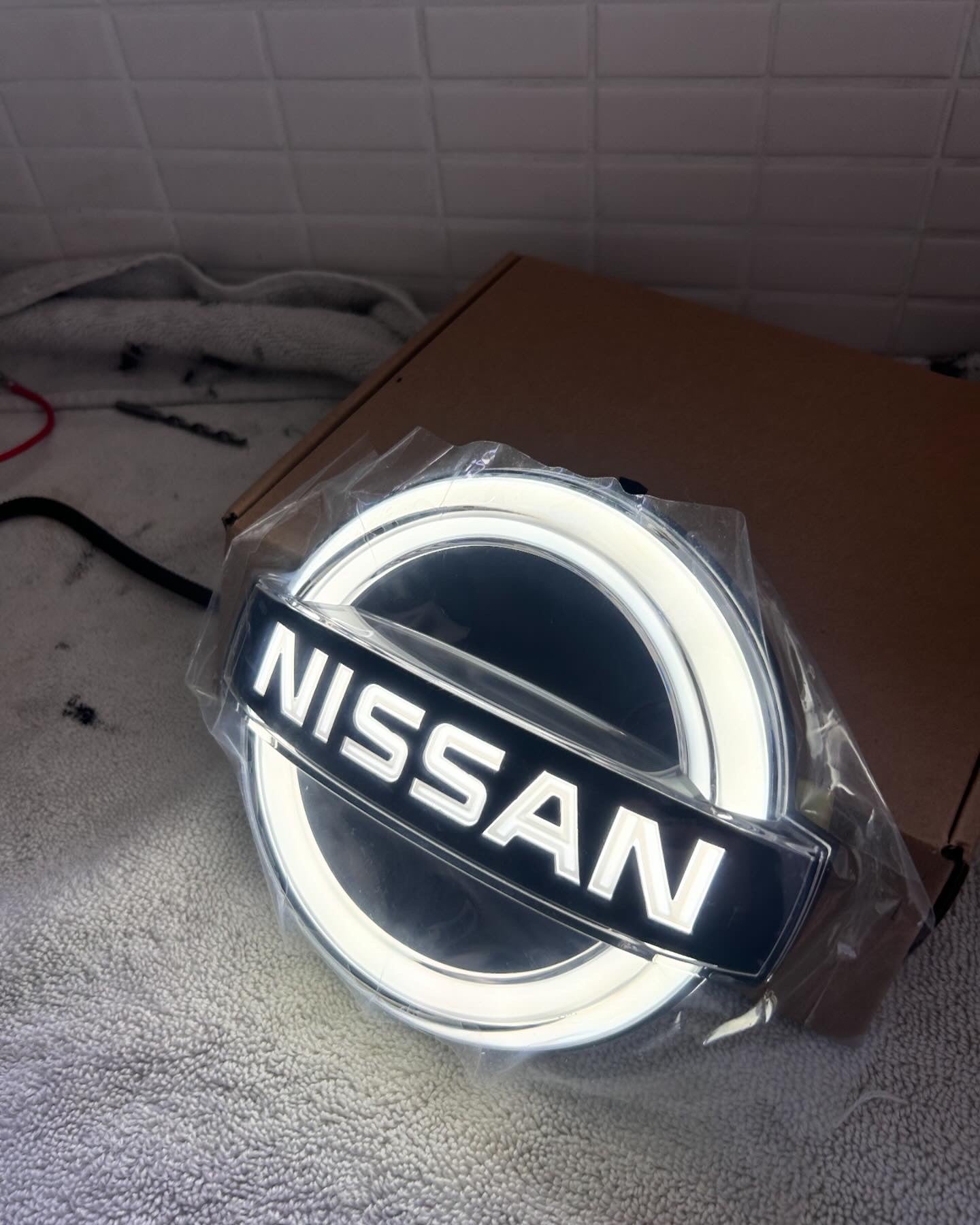 Full-size LED Nissan badge