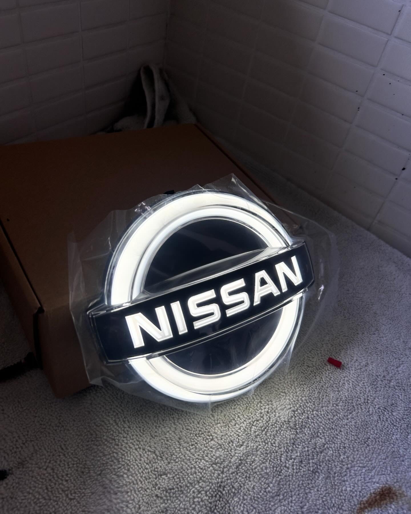 Full-size LED Nissan badge
