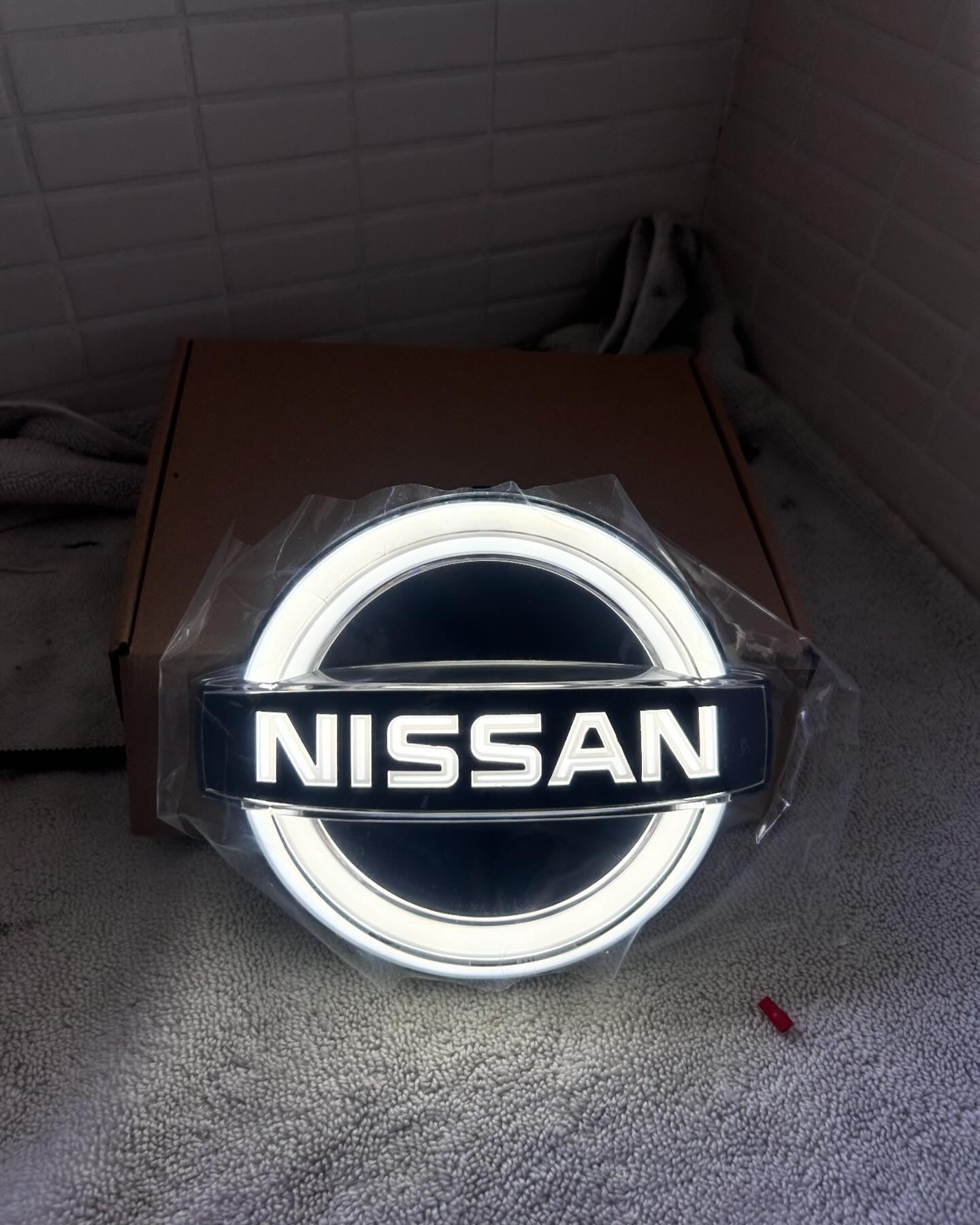 Full-size LED Nissan badge